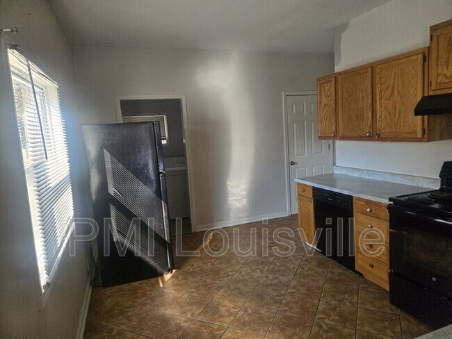 Building Photo - 616 N 28th St