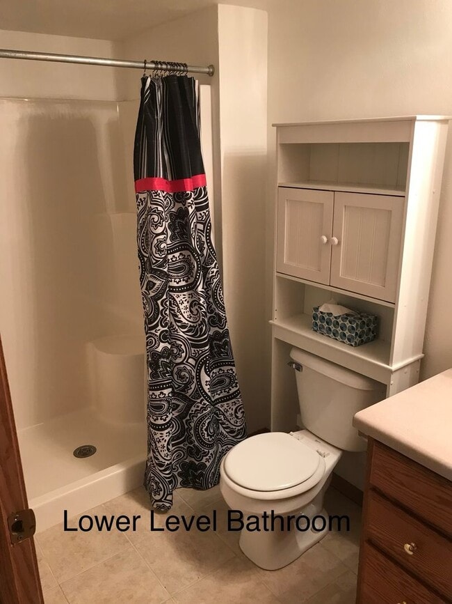 Building Photo - 1031-1033 Pleasantview