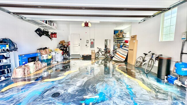 Building Photo - Beautiful "Model" Show Townhome in the Gat...