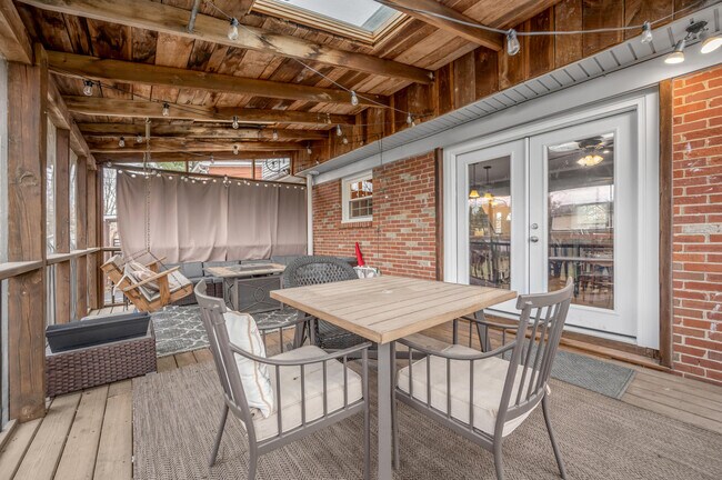 Building Photo - 653 Mt Vernon Dr