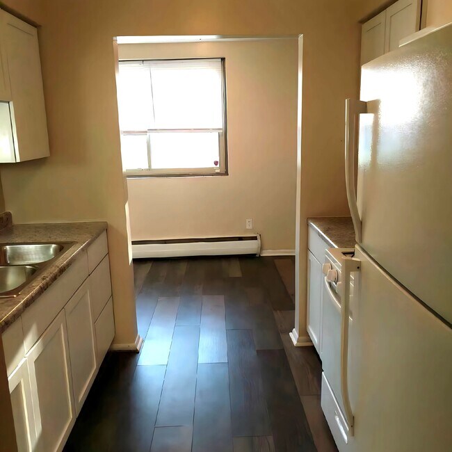 Interior Photo - Fremont 3600