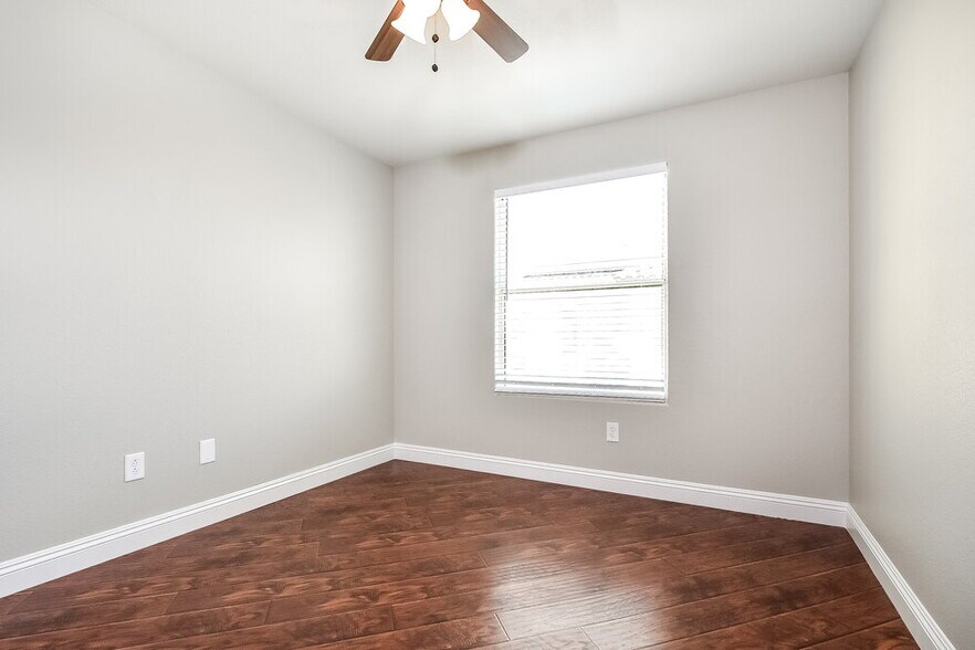 Building Photo - 3901 Bayamon St