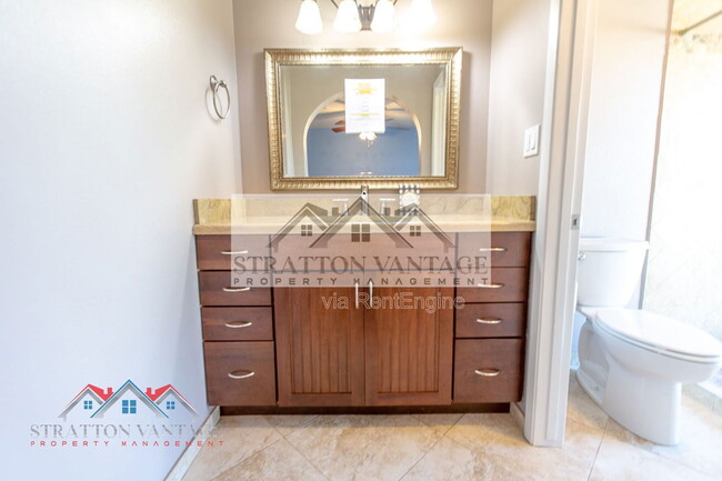 Building Photo - 944 W Meseto Ave