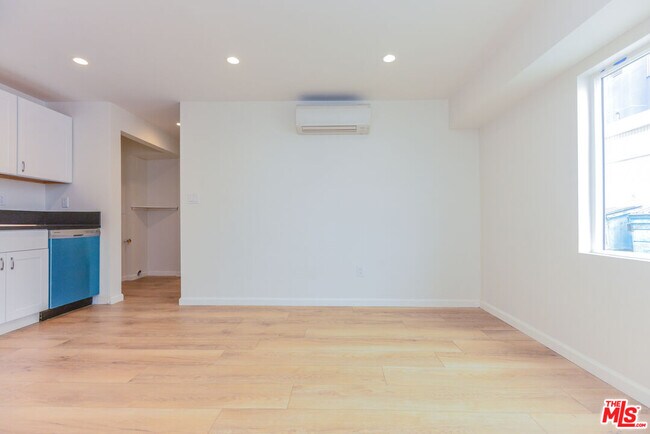 Building Photo - 1855 Euclid St