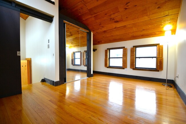 Building Photo - 36 Irving St