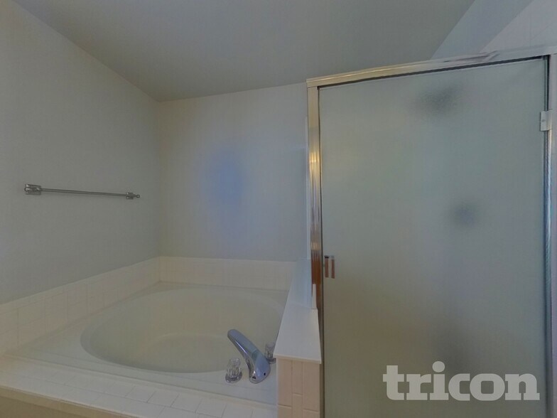 Building Photo - 3336 Bexley Dr