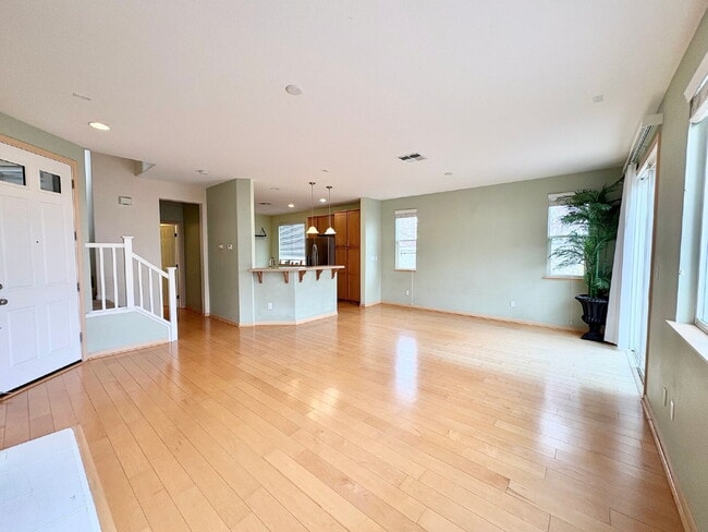 Building Photo - Spacious 4BR / 2.5BA Home in Prime Pittsburgh CA Location