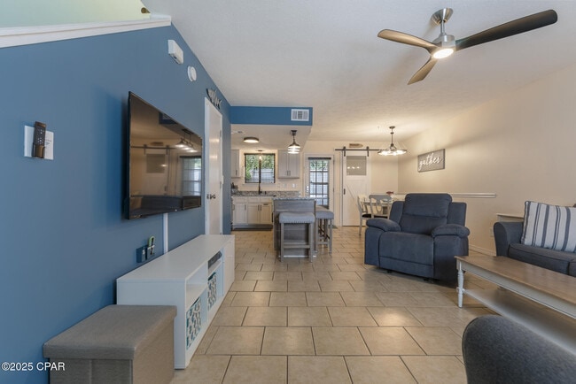 Building Photo - 164 Robin Ln