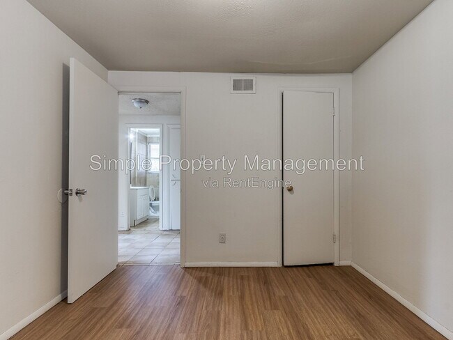 Building Photo - 4012 Parkwoods Ln