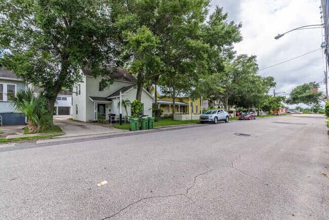 Building Photo - 27 Old Mission Ave