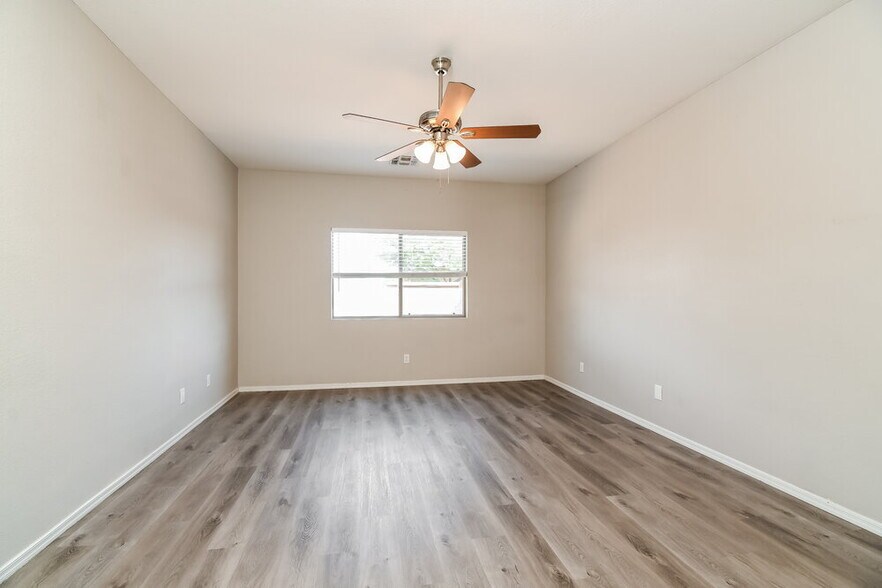 Building Photo - 1142 E Desert Rose Trail