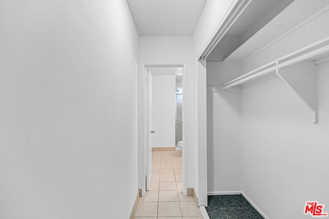Building Photo - 1812 N Gramercy Pl