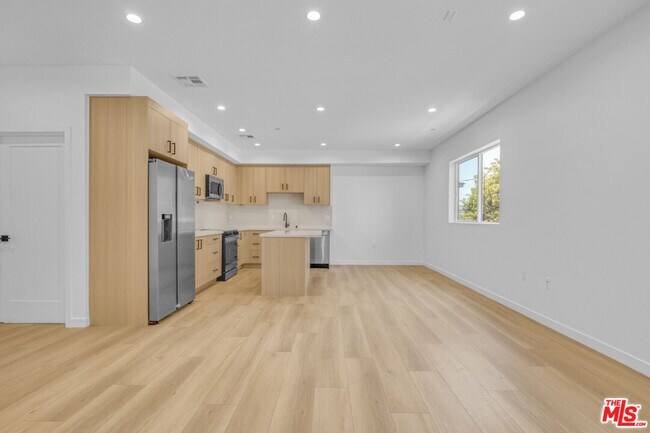 Building Photo - 10826 Hesby St