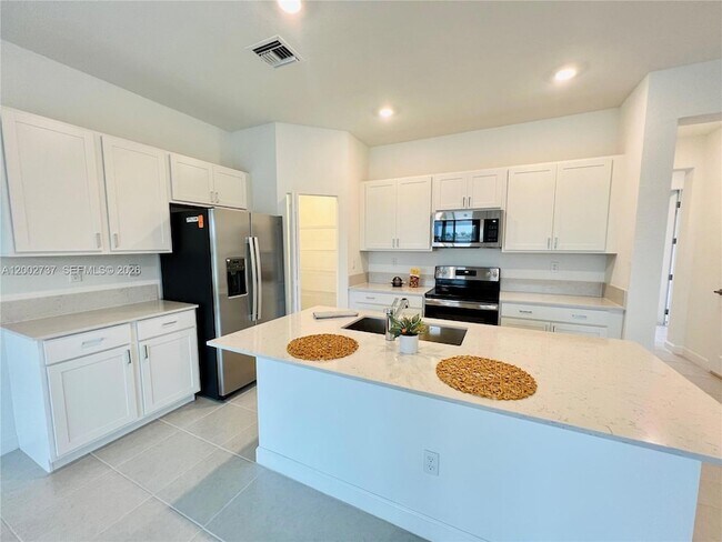 Building Photo - 6939 Harbours Edge Ave