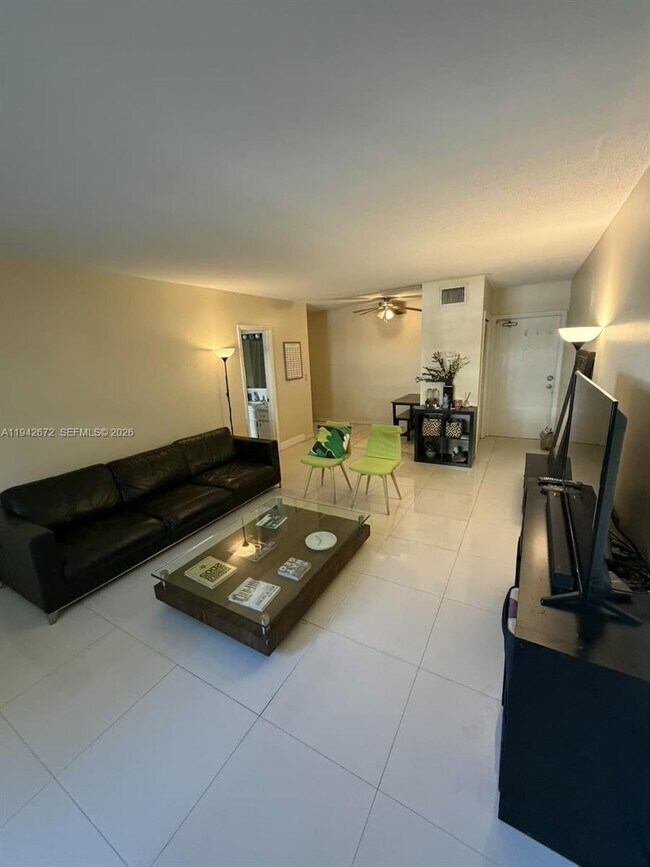 Building Photo - 2424 SE 17th St