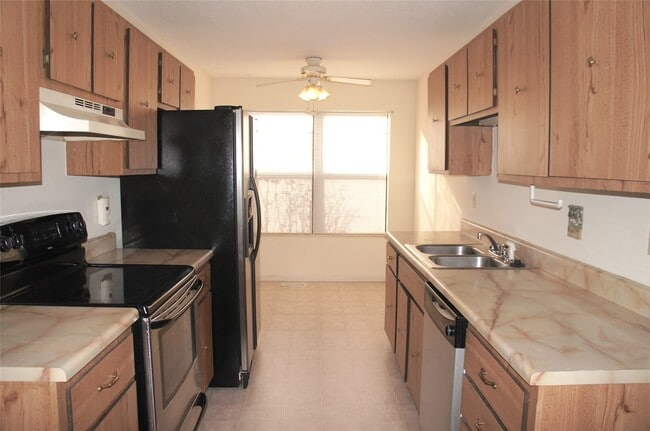 Building Photo - 1420 Royal Oak Ct