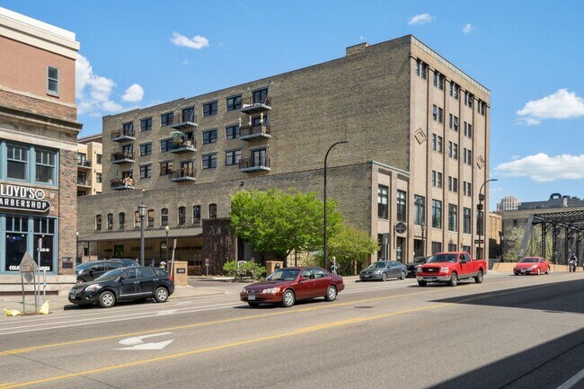 Building Photo - 404 Washington Avenue N 104