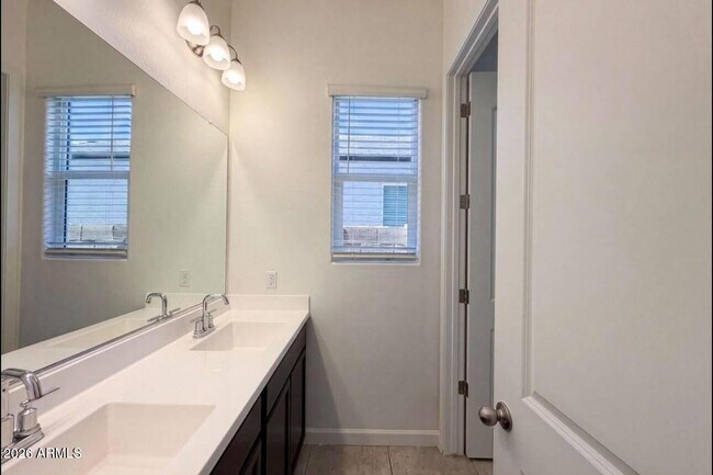 Building Photo - 2528 N Comiskey Dr