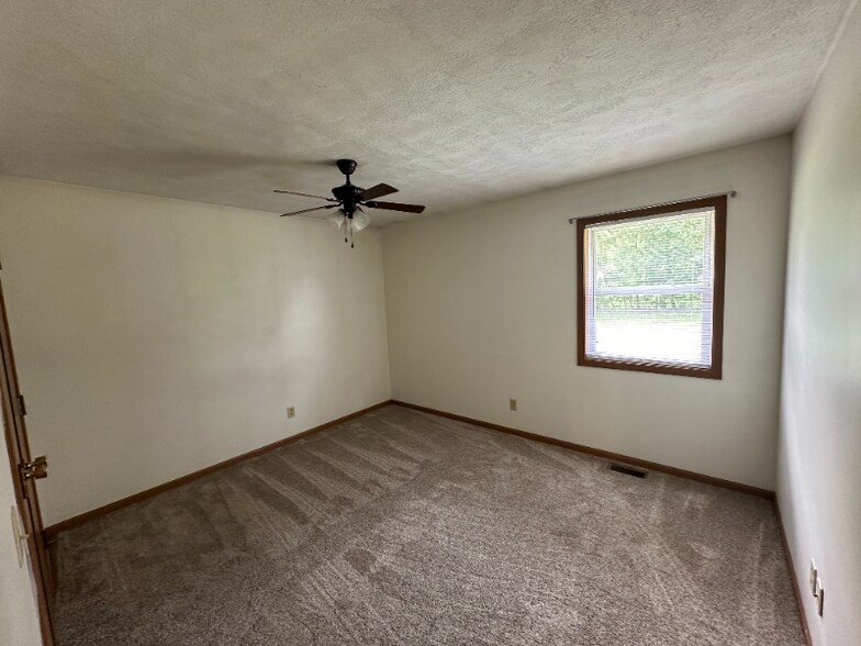 Building Photo - 219b-219 Robb Ave