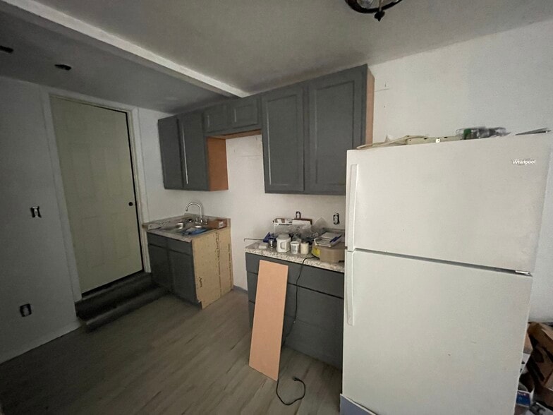will have stove - 737 6th St NE