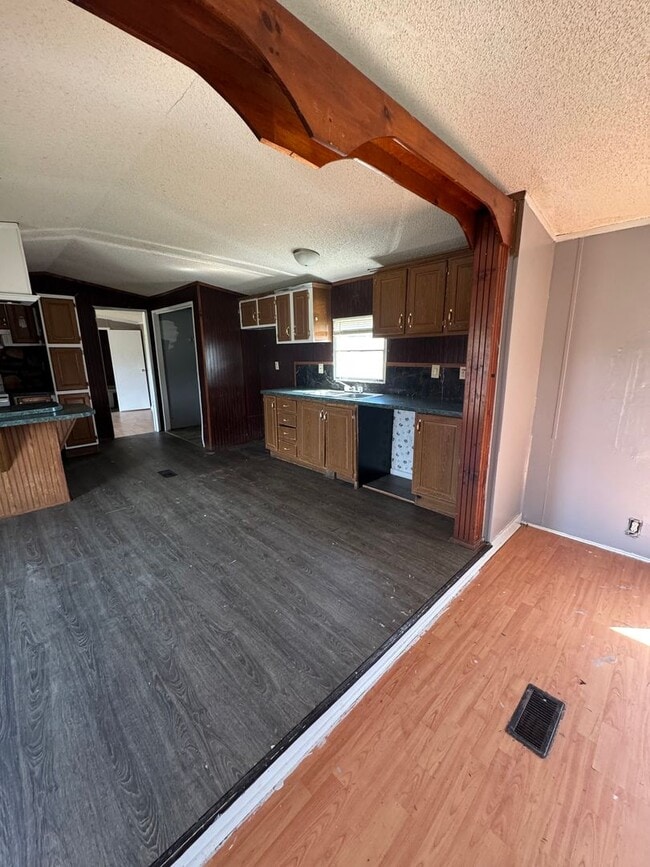 Building Photo - Country living with spacious front and backyard - 3 beds/ 2bath available now