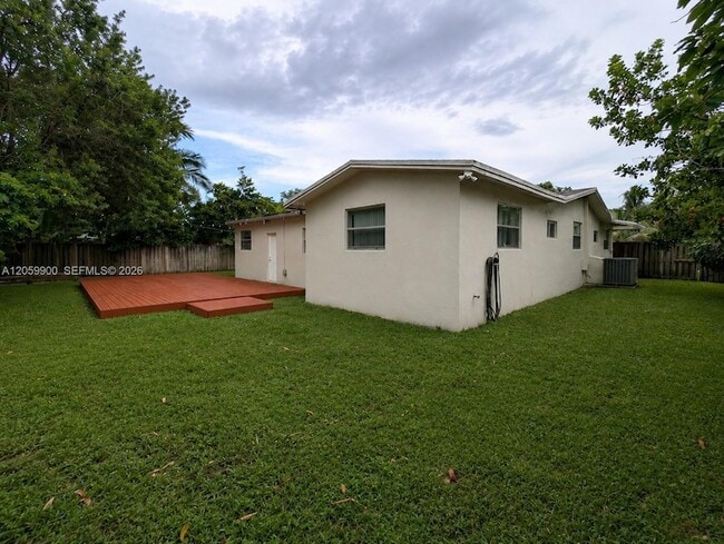 Building Photo - 5821 NW 12th Ct