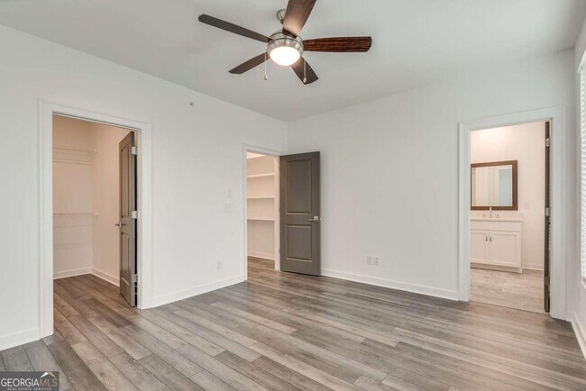 Building Photo - 513 Burton Dr