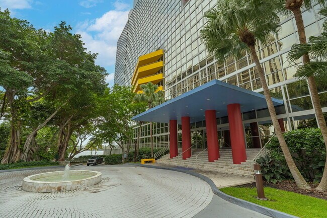 Building Photo - 2025 Brickell Ave