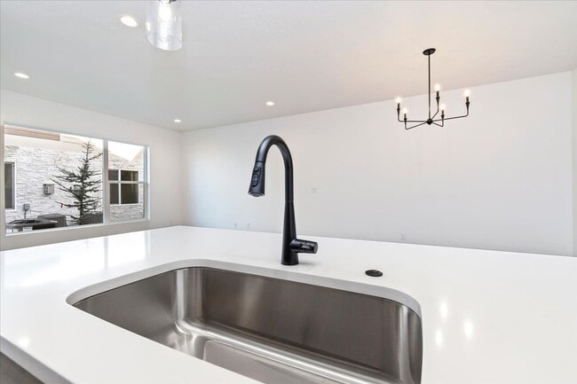 Building Photo - Brand New 3 Bed 2.5 Bath Townhouse With Many Amenities