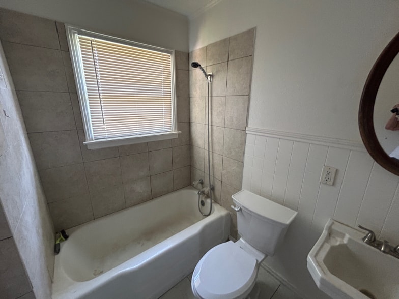 Building Photo - 1118 Woodley St