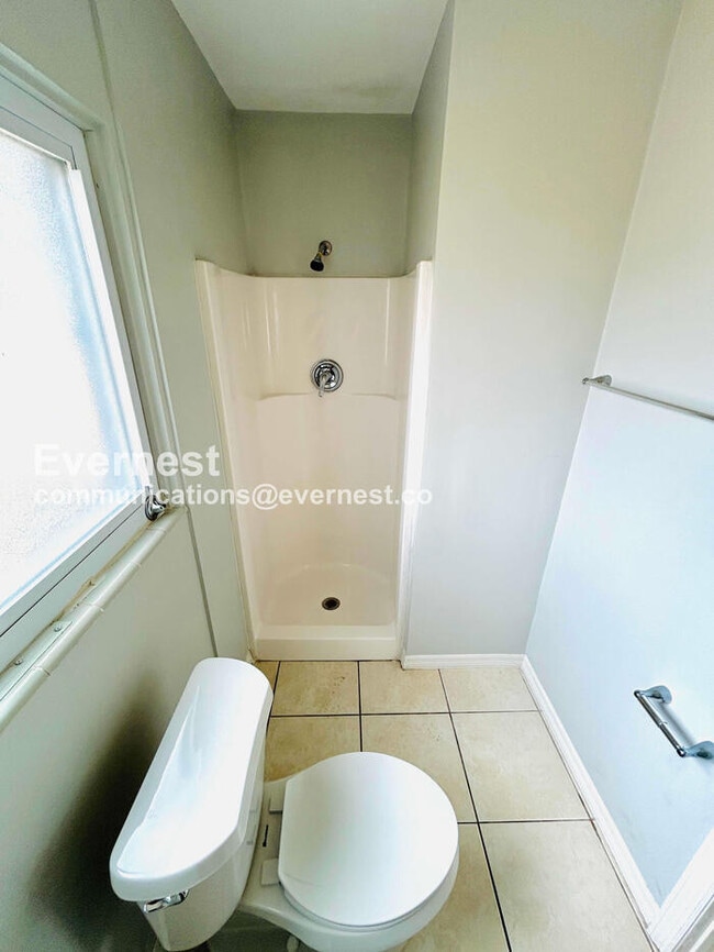 Building Photo - 3019 W Meadow St