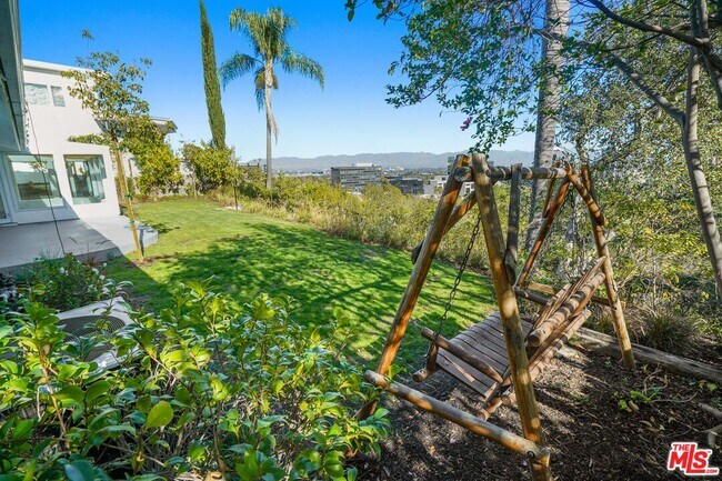 Building Photo - 16210 Bertella Dr