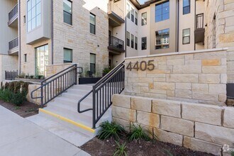 Building Photo - The Grove 2/2 Furnished