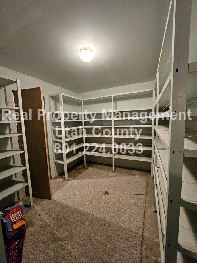 Building Photo - Elk Ridge Home with Unobstructed Valley Views