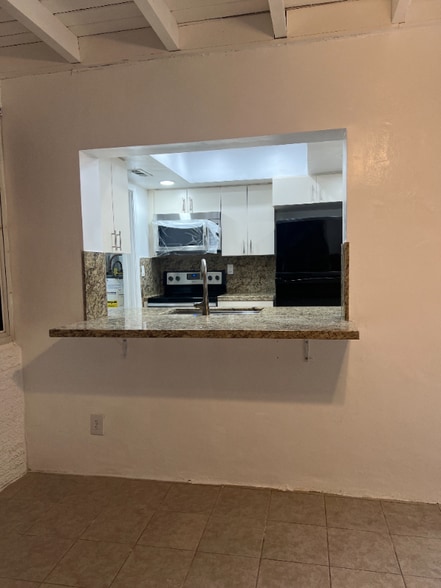 Building Photo - 8409 NW 59th Ct