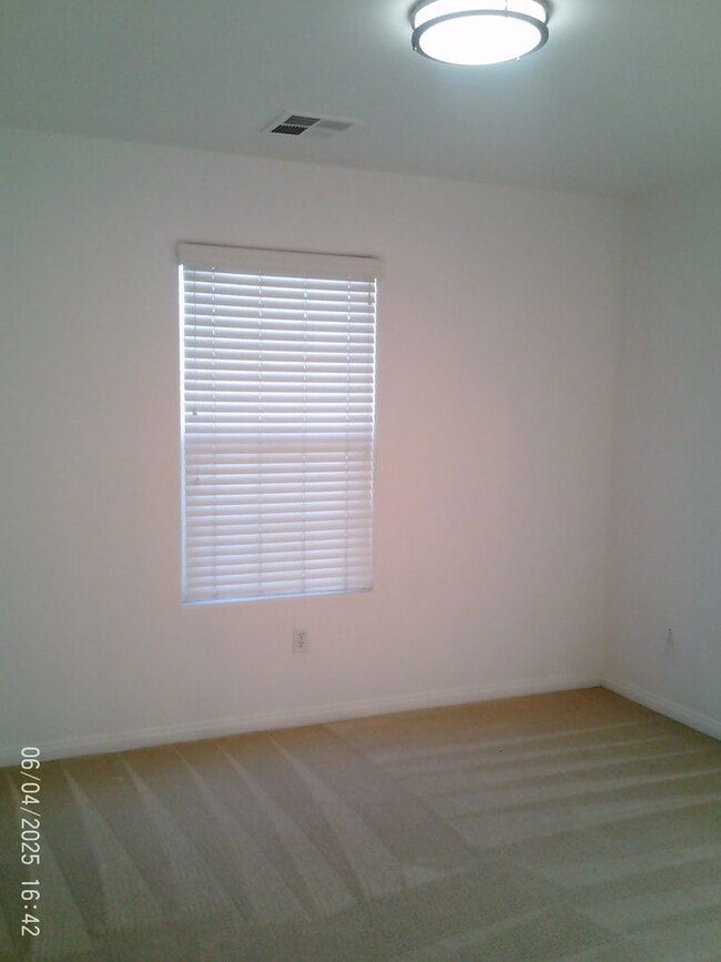 Building Photo - GRAND ISLAND PLACE !!!  SEVEN OAKS -