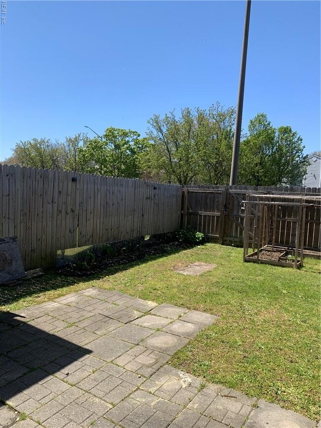 Building Photo - 1654 Jameson Dr