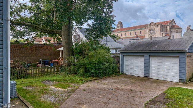 Building Photo - 1372 Bonnieview Ave