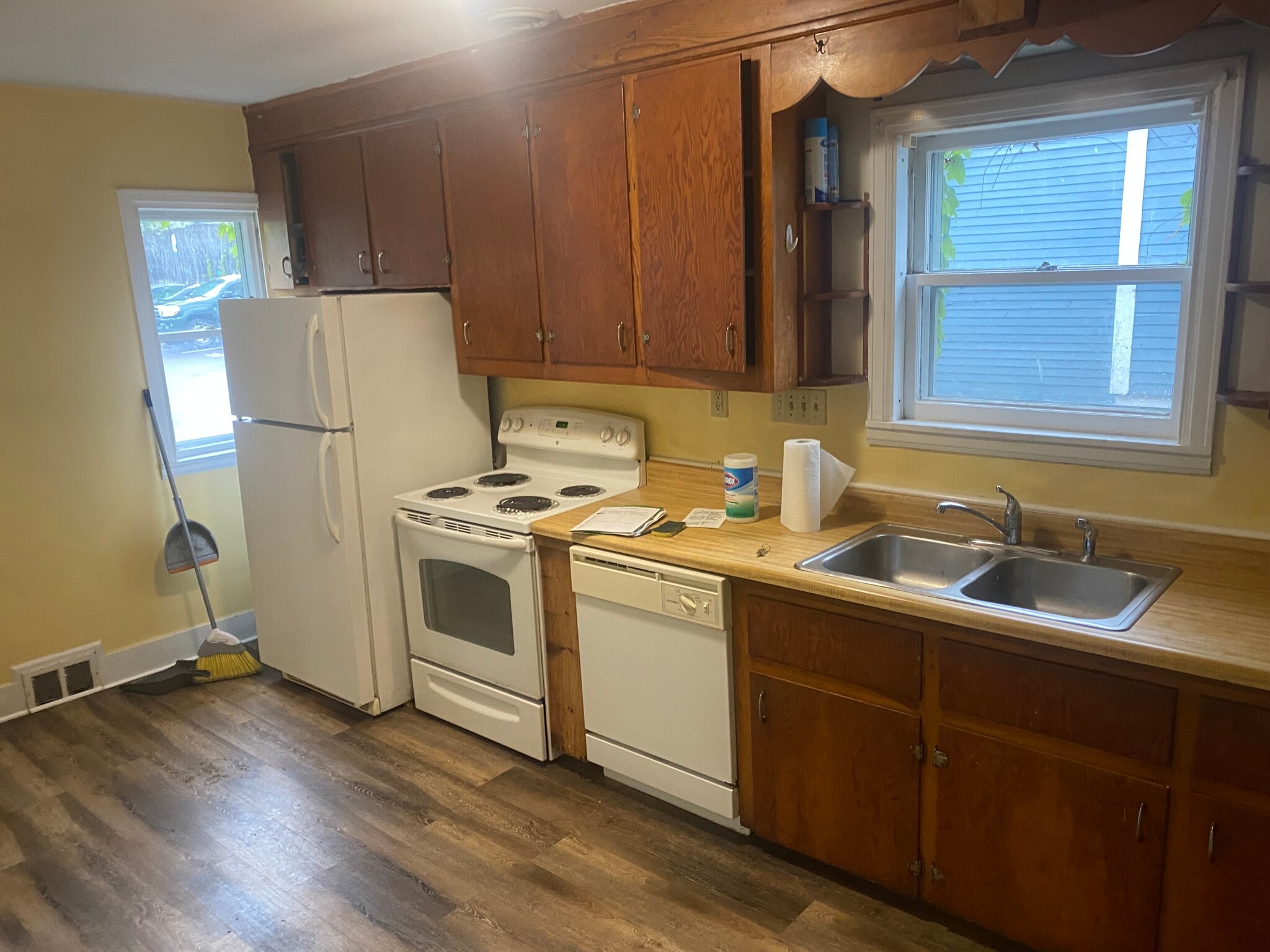 Building Photo - 58 King St