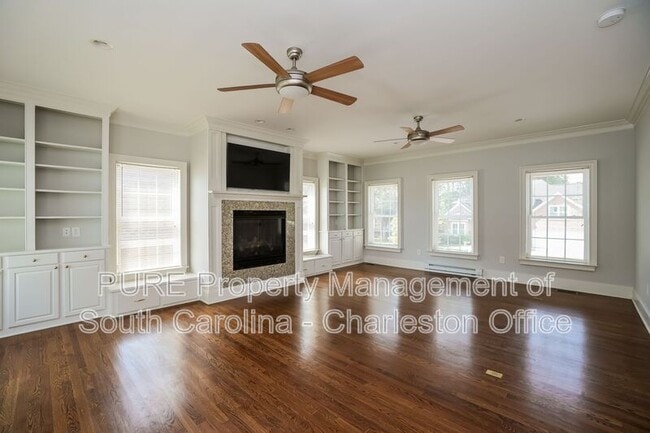Building Photo - 1166 Waterfront Dr