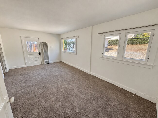 Building Photo - 1339 E Santa Clara St