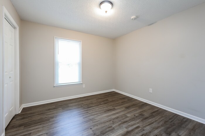 Building Photo - 302 Laurel Tree Ln