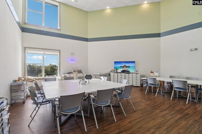 Building Photo - 440 Town Center Pl