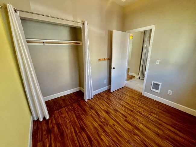 Building Photo - Prime Location! Modern 2BD/1 BA with A/C & EV Charging Steps from Mississippi