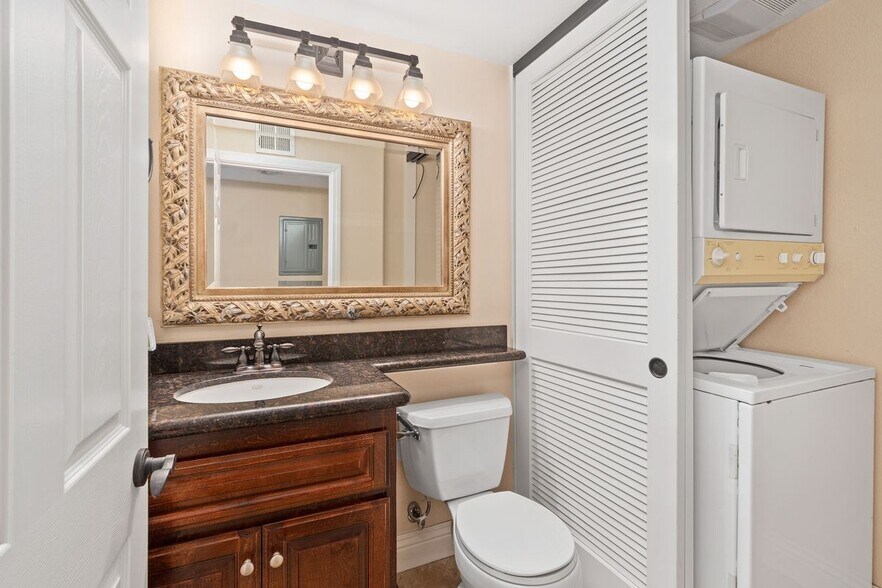 Building Photo - 3965 Nobel Dr