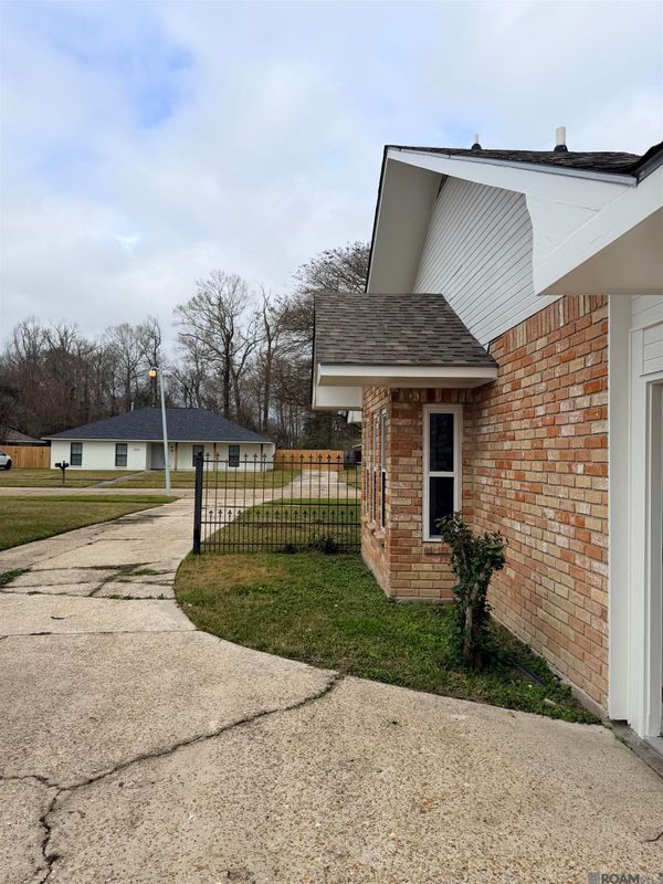Building Photo - 15814 Woodwick Ave