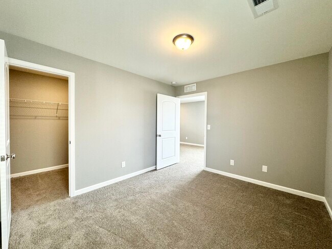 Building Photo - 2346 Huntly Pl