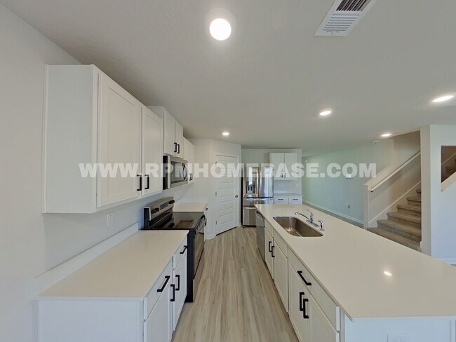 Building Photo - Spacious 5-Bedroom Home in Shoal River Community with Modern Features and Community Pool Access!