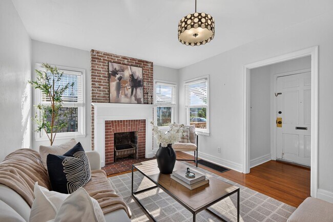 Building Photo - 721 Headley Ave