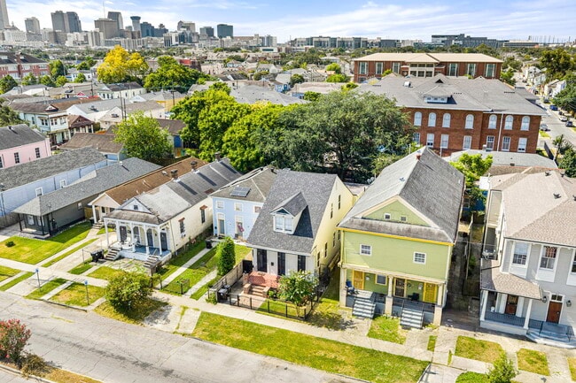 Building Photo - 2324 Ursulines Ave